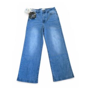 Pantalón vaquero estirable con cinto negro